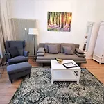 Kvh By Rockchair Apartments L Superhost Status L Boxspringbett Am Schloss Charlottenburg Welcomes You!