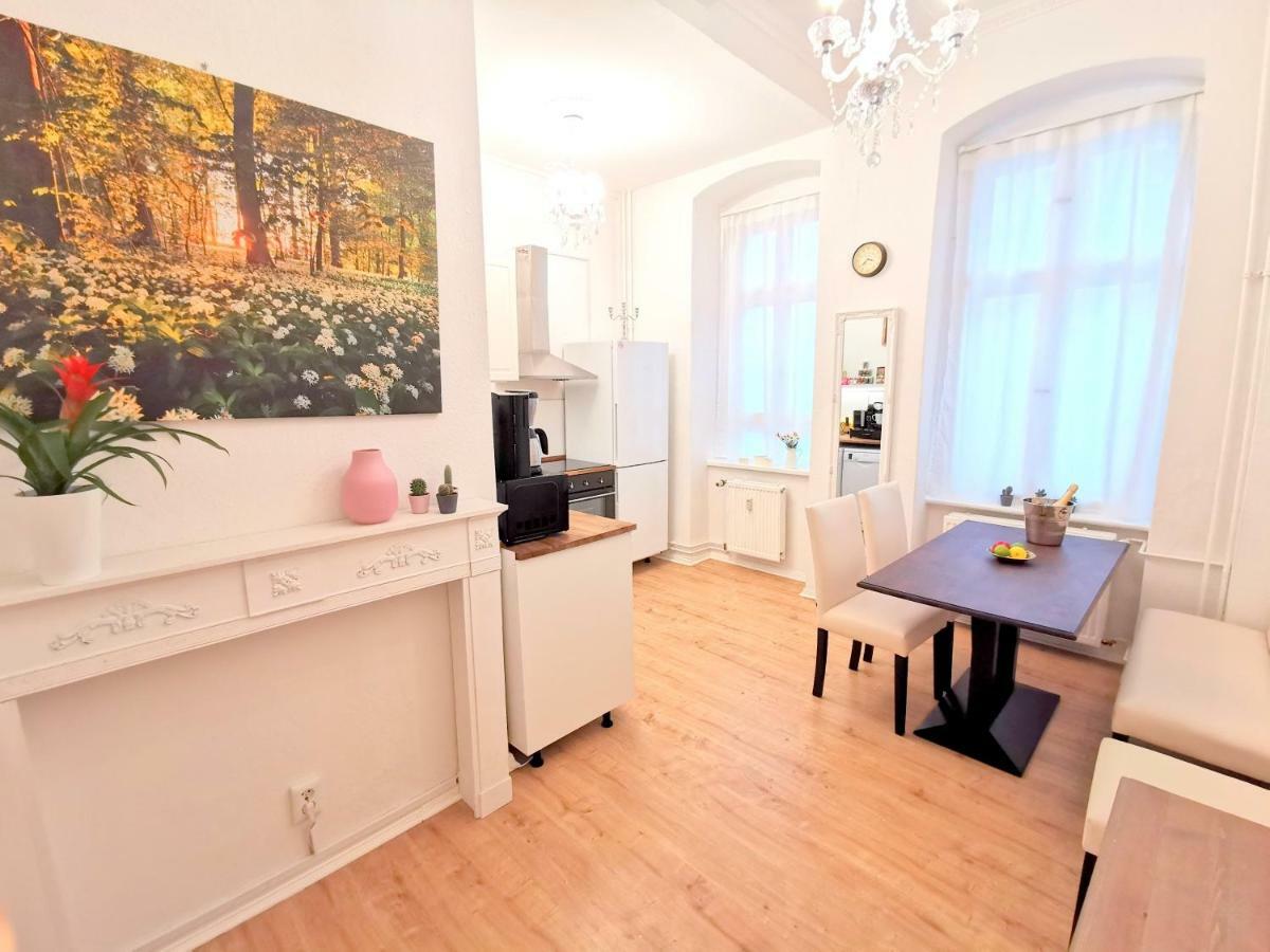 Kvh By Rockchair L Superhost Status L Boxspringbett Am Schloss Charlottenburg Welcomes You! * Berlim