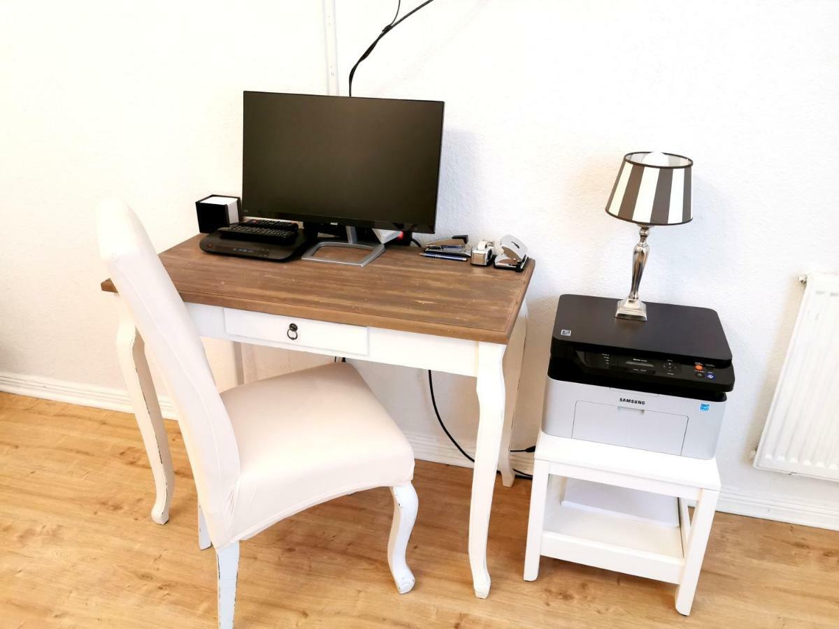 Kvh By Rockchair L Superhost Status L Boxspringbett Am Schloss Charlottenburg Welcomes You! Berlim